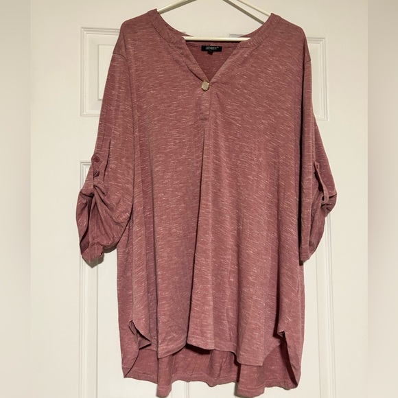 Three quarter sleeve top with button. - Picture 3 of 3